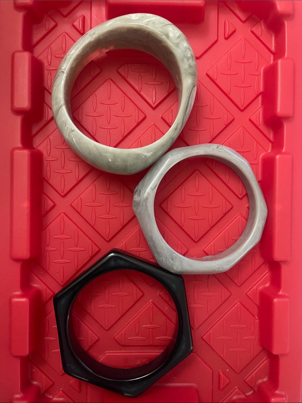 SASSY JONES Set of 3 Vintage Resin Bangles, 2 gray; 1 black. Curvy girl friendly